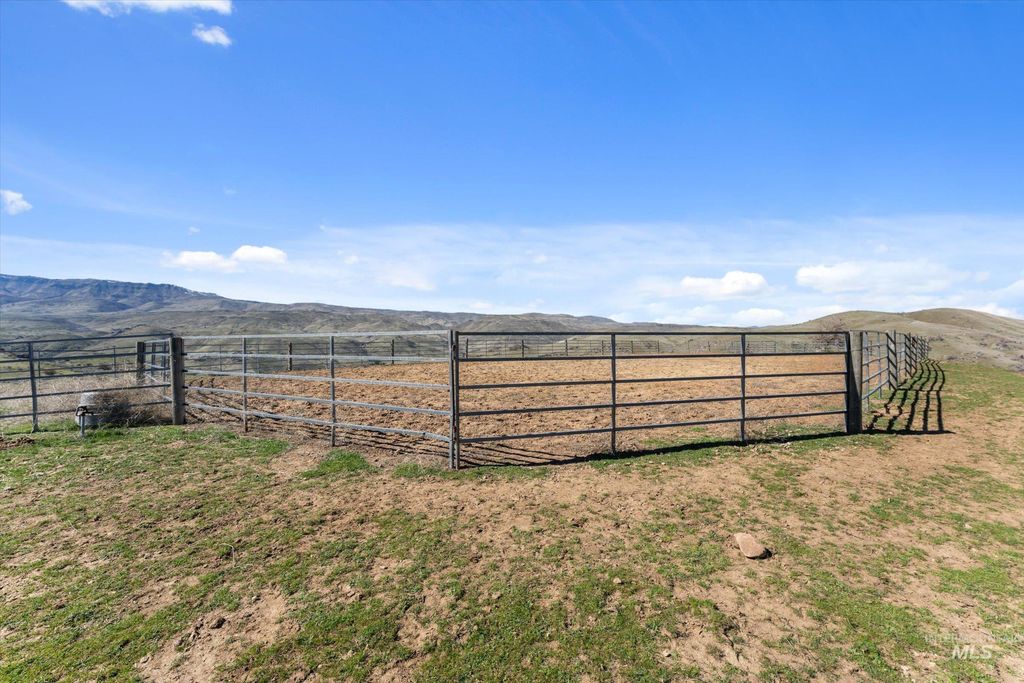 Photo of 11555 Liberty Rd, Sweet, ID 83670 (MLS # 98980177)