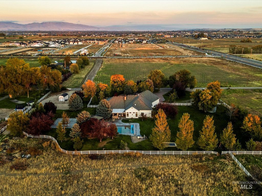 Photo of 6255 S Tarrega Ln, Meridian, ID 83642 (MLS # 98984674)