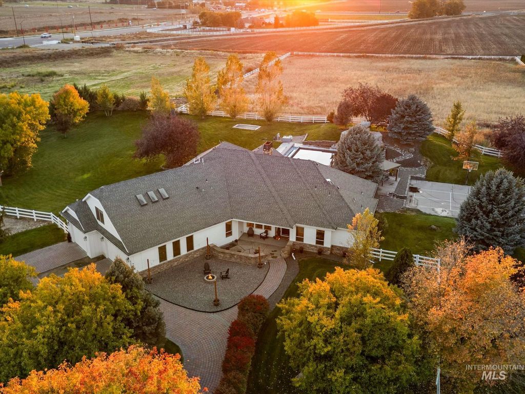 Photo of 6255 S Tarrega Ln, Meridian, ID 83642 (MLS # 98984674)