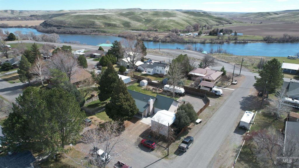 Photo of 273 W Snake River Ave, Glenns Ferry, ID 83623 (MLS # 98978136)