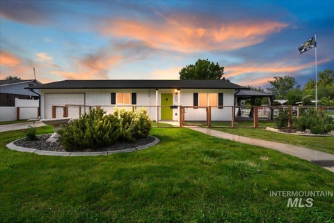Photo of 503 E Lincoln Ave, Nampa, ID 83686 (MLS # 98990991)