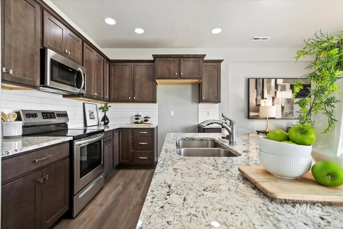 133 S Baraya Way
