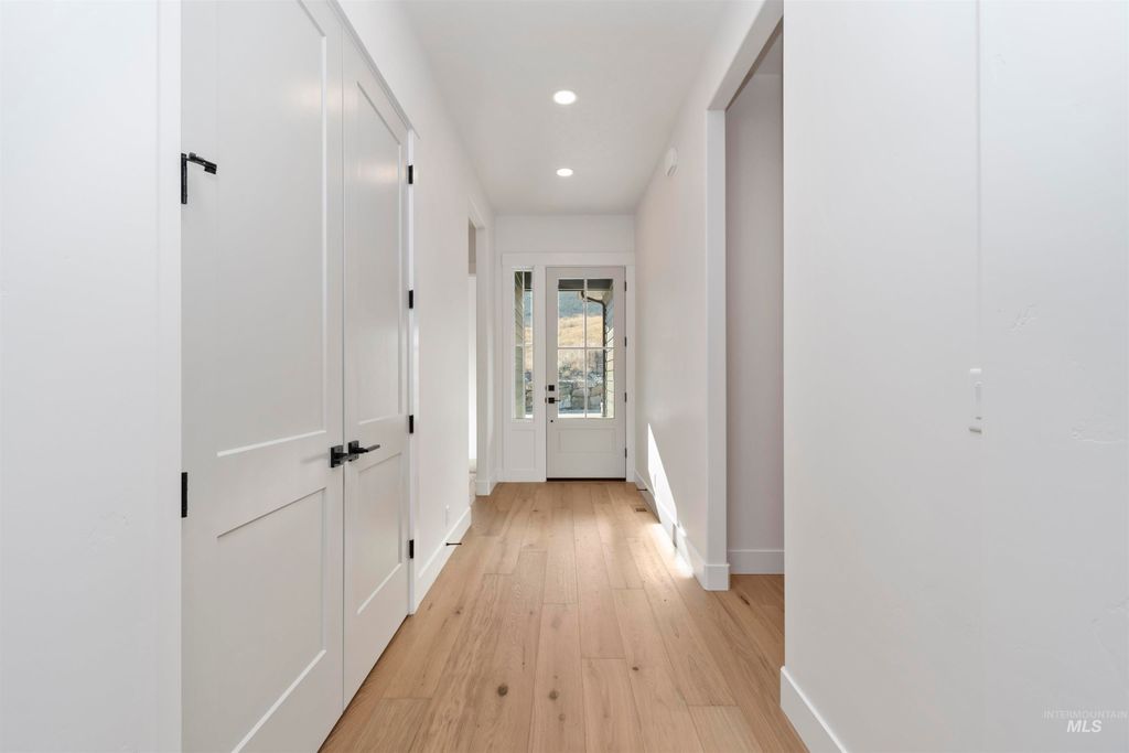 Photo of 6402 E One Tree Place, Eagle, ID 83629 (MLS # 98971066)