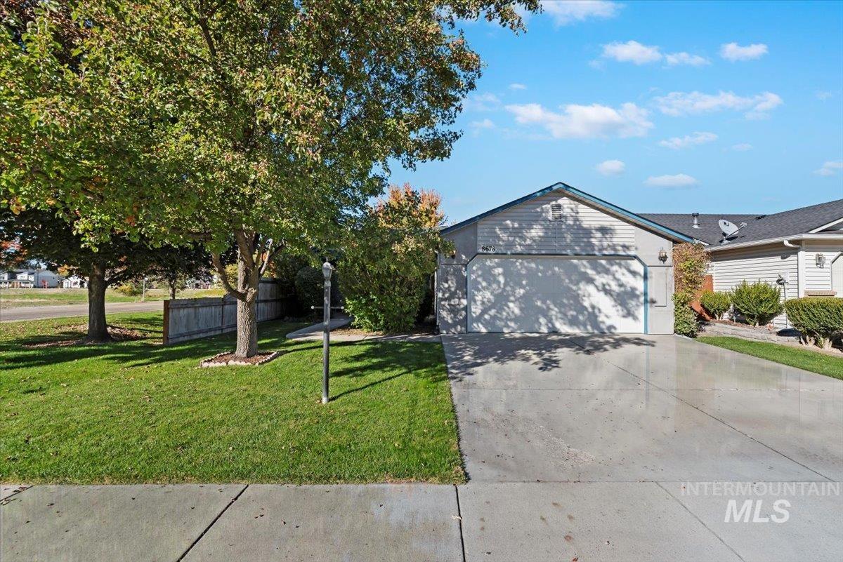 View of front facade with driveway and a front yard