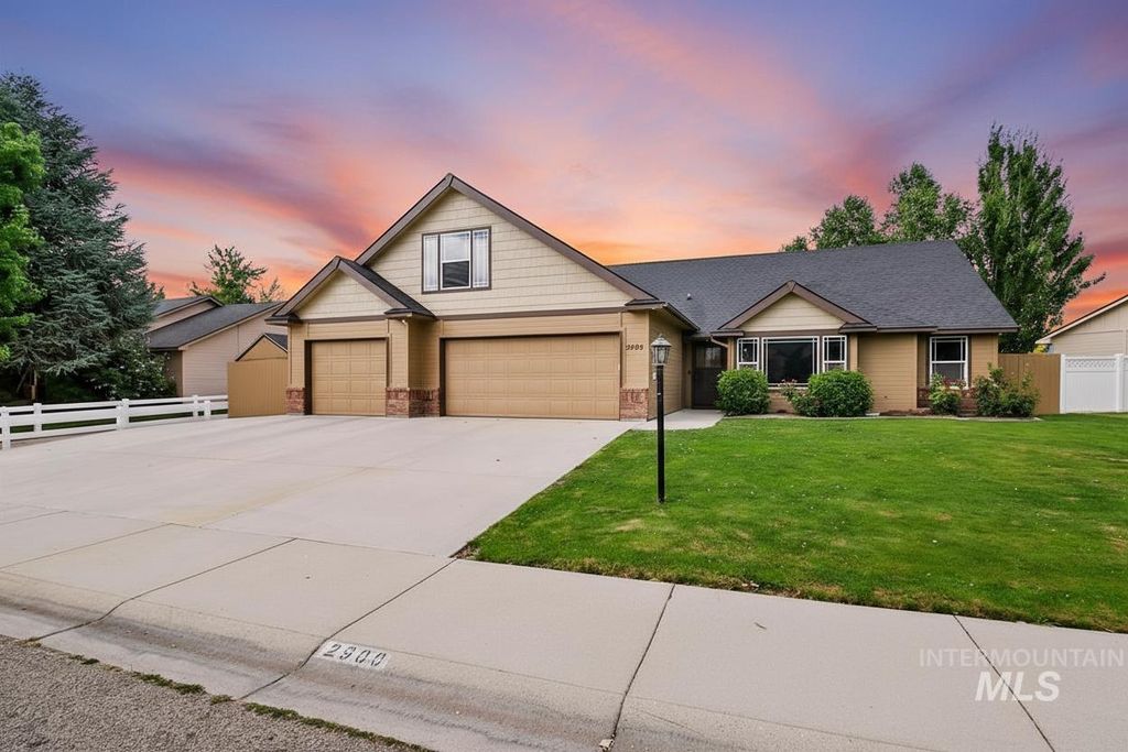 Photo of 2900 N High Desert Way, Meridian, ID 83646 (MLS # 98963628)