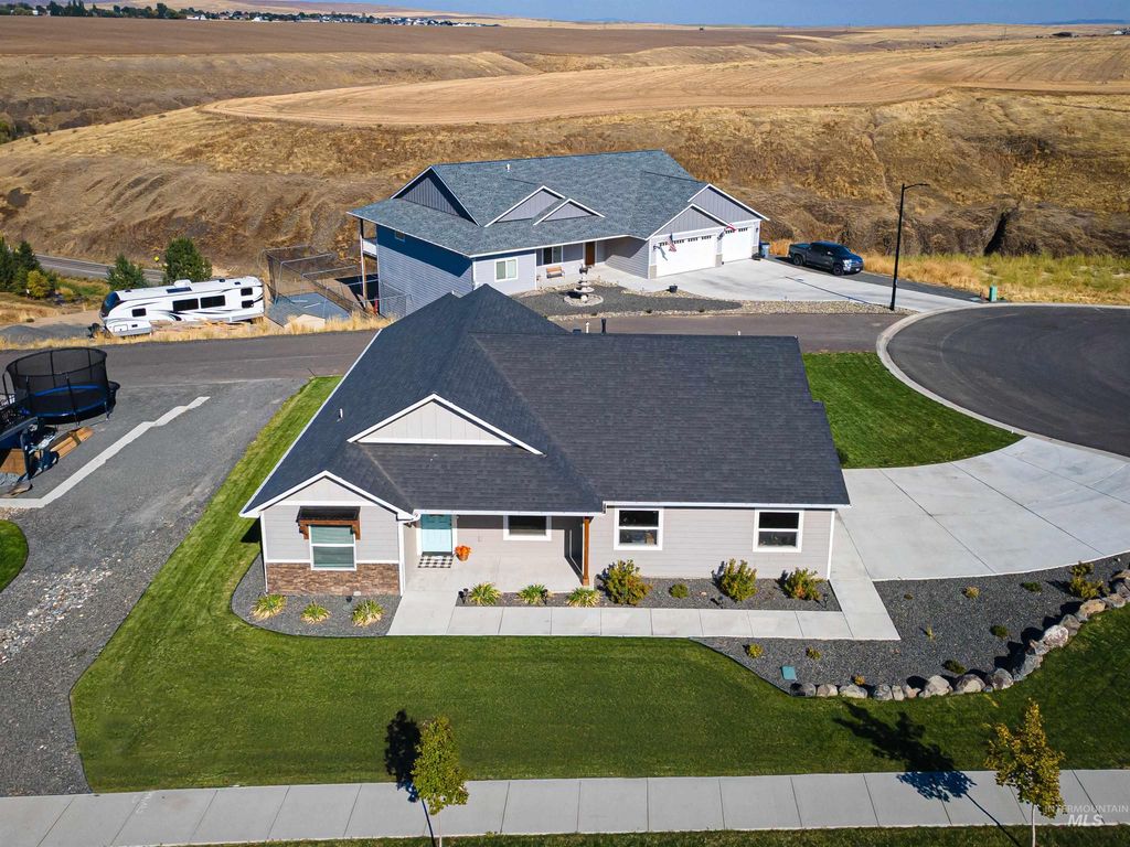 Photo of 3211 18th St, Lewiston, ID 83501 (MLS # 98985820)
