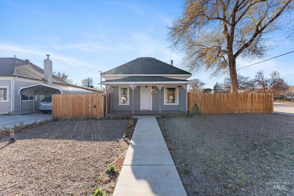 Photo of 585 N 5th E, Mountain Home, ID 83647 (MLS # 98950267)