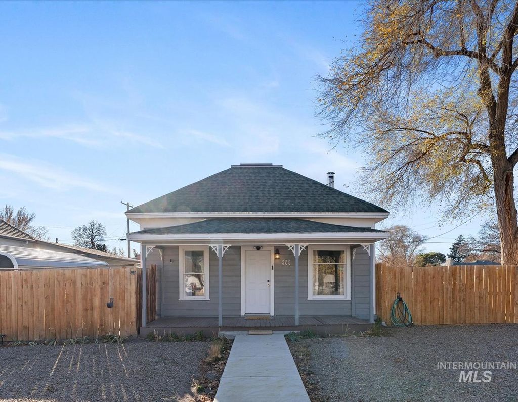 Photo of 585 N 5th E, Mountain Home, ID 83647 (MLS # 98950267)