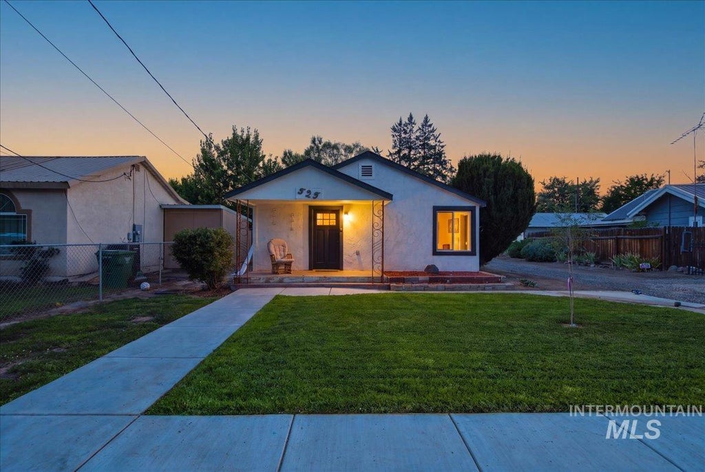 Photo of 525 N 11th ST, Payette, ID 83661 (MLS # 98999949)