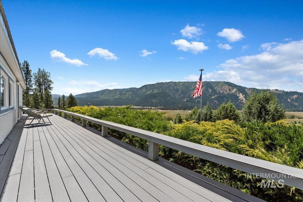 Photo of 23 Woodland Dr, Garden Valley, ID 83622 (MLS # 98993647)