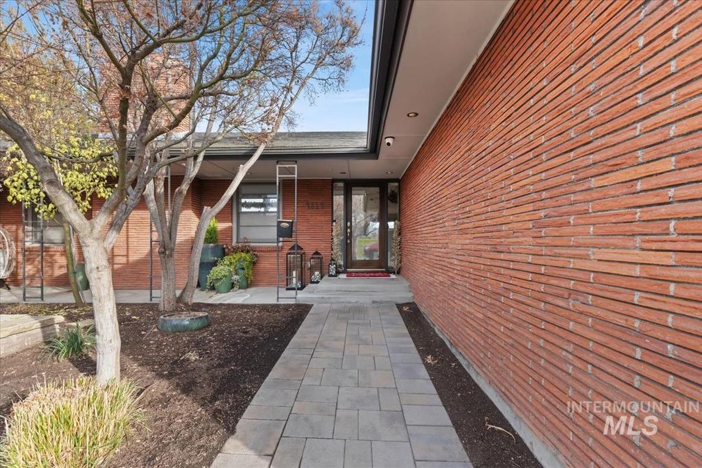 Photo of 4814 W Roberts Rd, Boise, ID 83705 (MLS # 98972522)