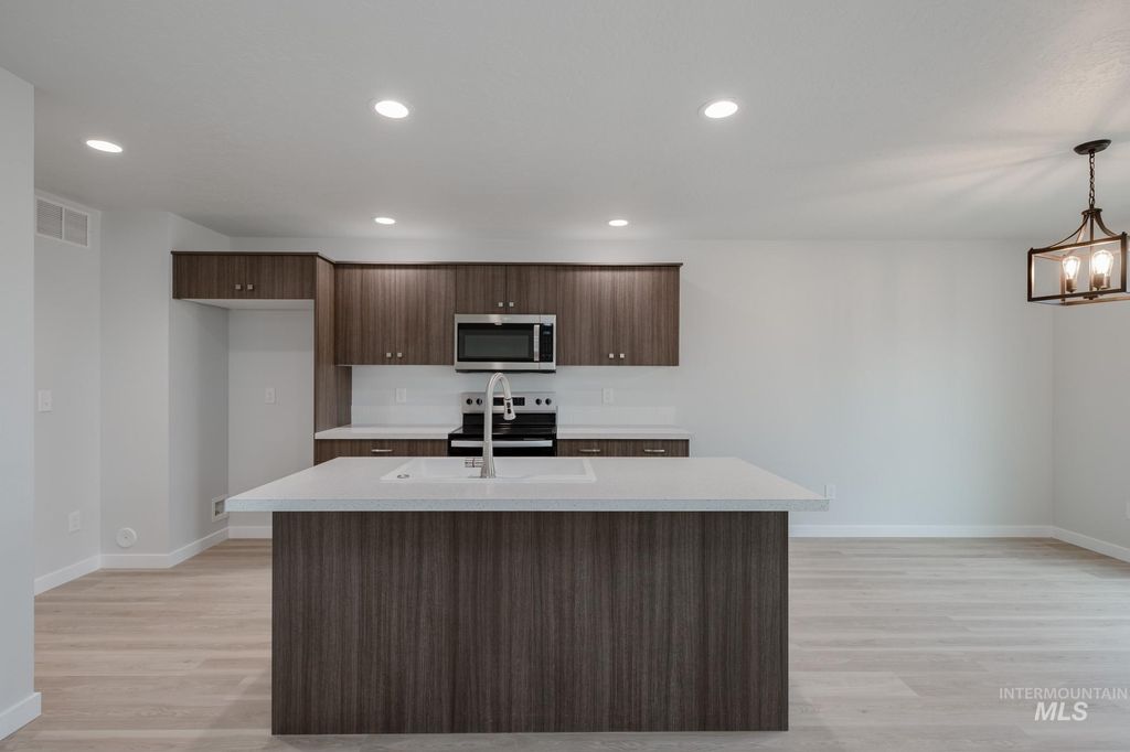 Photo of 39 S Sweetgrass Ave, Nampa, ID 83651 (MLS # 98965367)