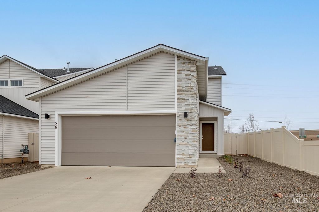 Photo of 39 S Sweetgrass Ave, Nampa, ID 83651 (MLS # 98965367)