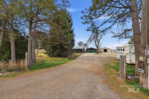 Photo of 775 N Cow Horse Dr, Kuna, ID 83634 (MLS # 98978397)