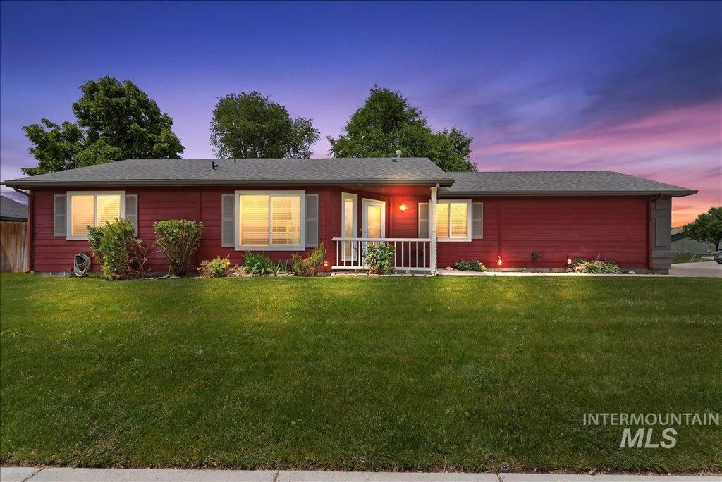 Photo of 329 Palace Way, Nampa, ID 83687 (MLS # 98987173)