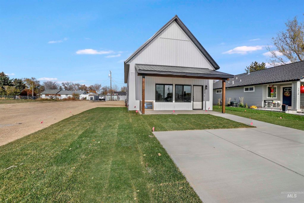 Photo of 254 1st St W, Wendell, ID 83355 (MLS # 98967229)