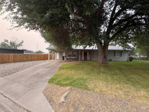 Photo of 919 NW 2nd Ave, Ontario, OR 97914 (MLS # 98996924)