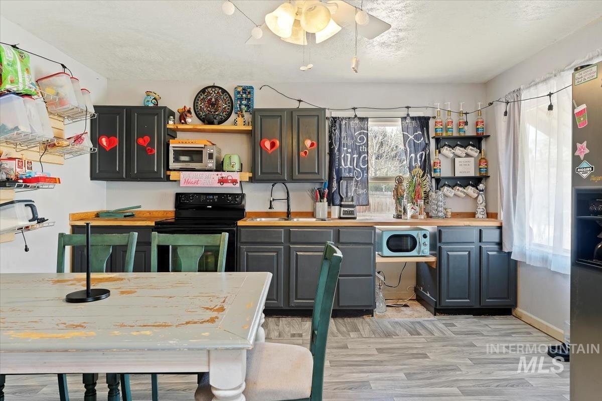 Nampa, Idaho 83686, United States, 2 Bedrooms Bedrooms, ,1 BathroomBathrooms,Residential,Pending,102250