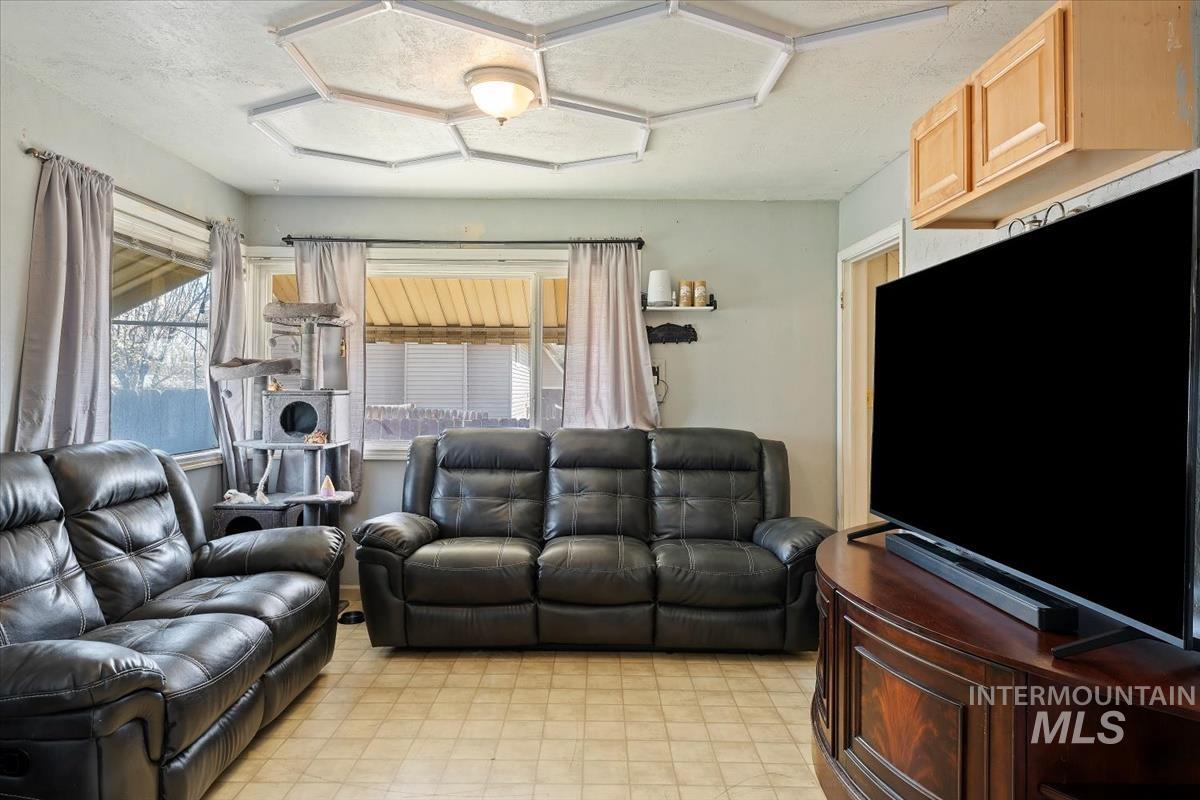 Nampa, Idaho 83686, United States, 2 Bedrooms Bedrooms, ,1 BathroomBathrooms,Residential,Pending,102250