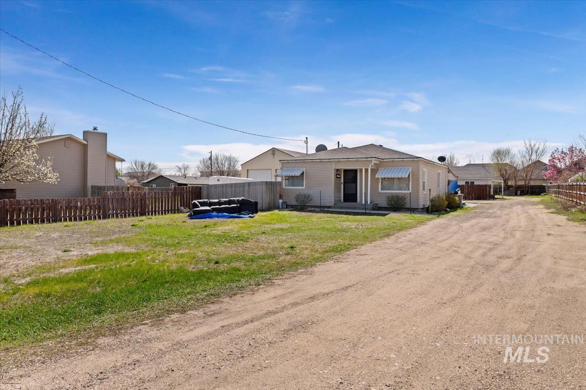 Nampa, Idaho 83686, United States, 2 Bedrooms Bedrooms, ,1 BathroomBathrooms,Residential,Pending,102250