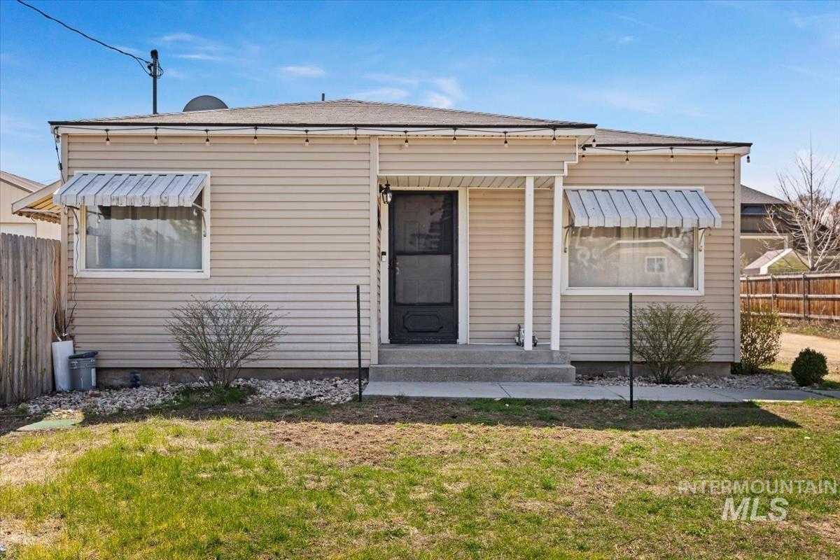 Nampa, Idaho 83686, United States, 2 Bedrooms Bedrooms, ,1 BathroomBathrooms,Residential,Pending,102250