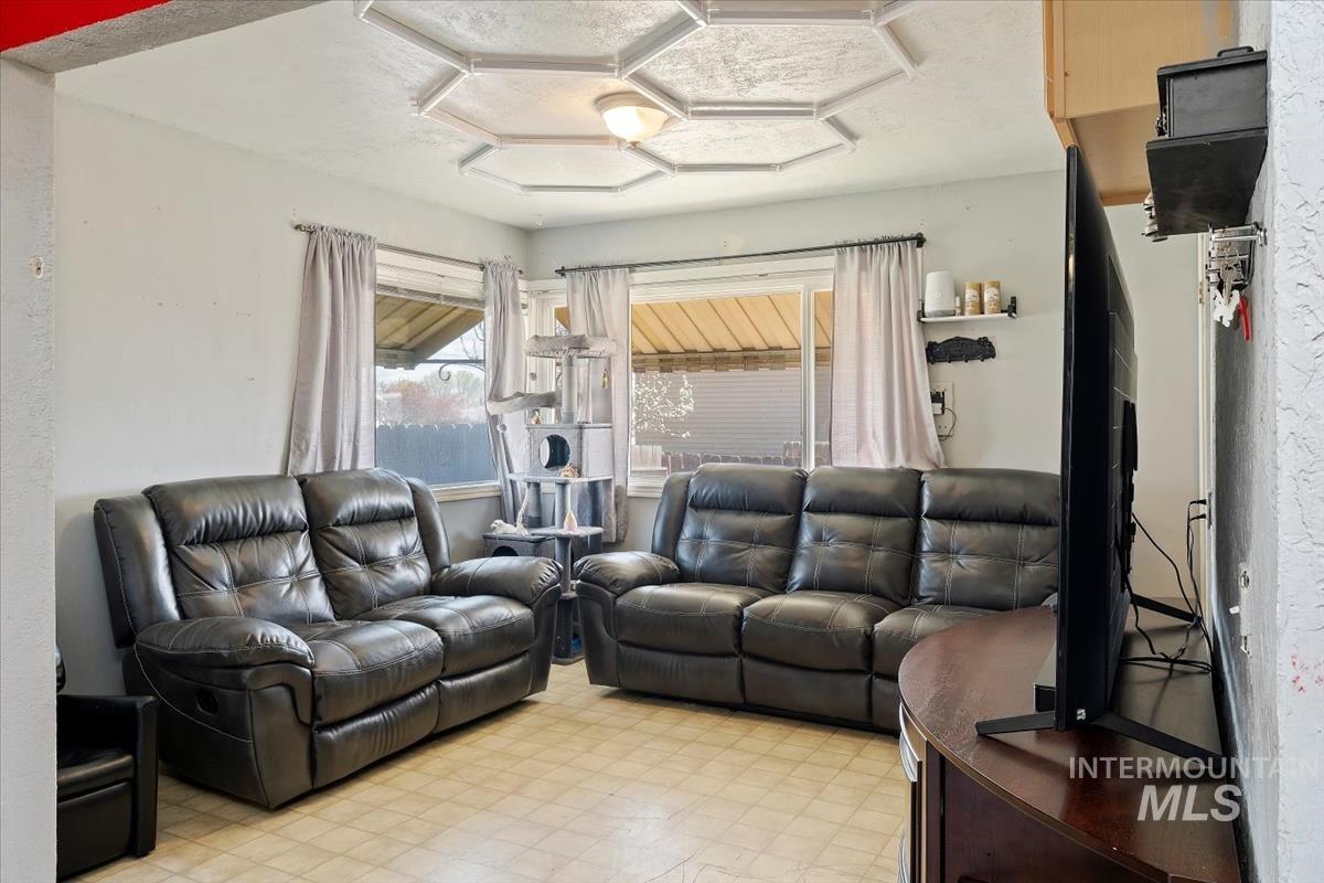 Nampa, Idaho 83686, United States, 2 Bedrooms Bedrooms, ,1 BathroomBathrooms,Residential,Pending,102250