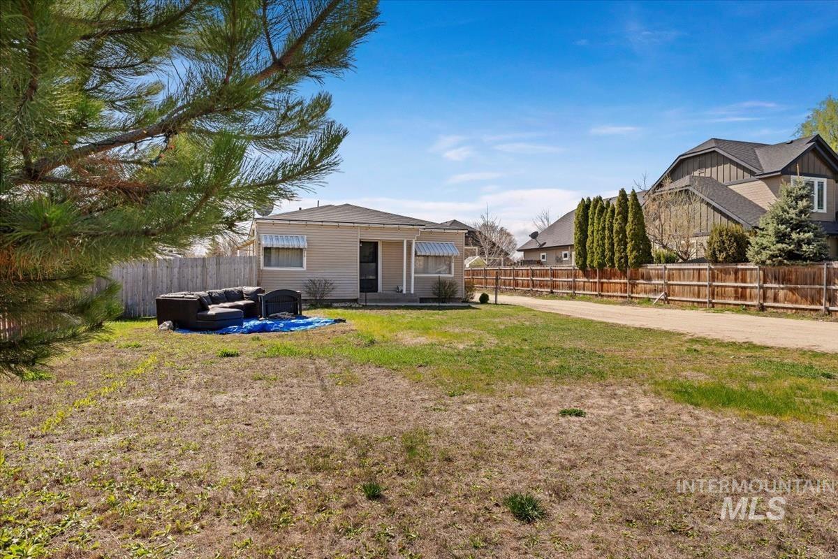 Nampa, Idaho 83686, United States, 2 Bedrooms Bedrooms, ,1 BathroomBathrooms,Residential,Pending,102250