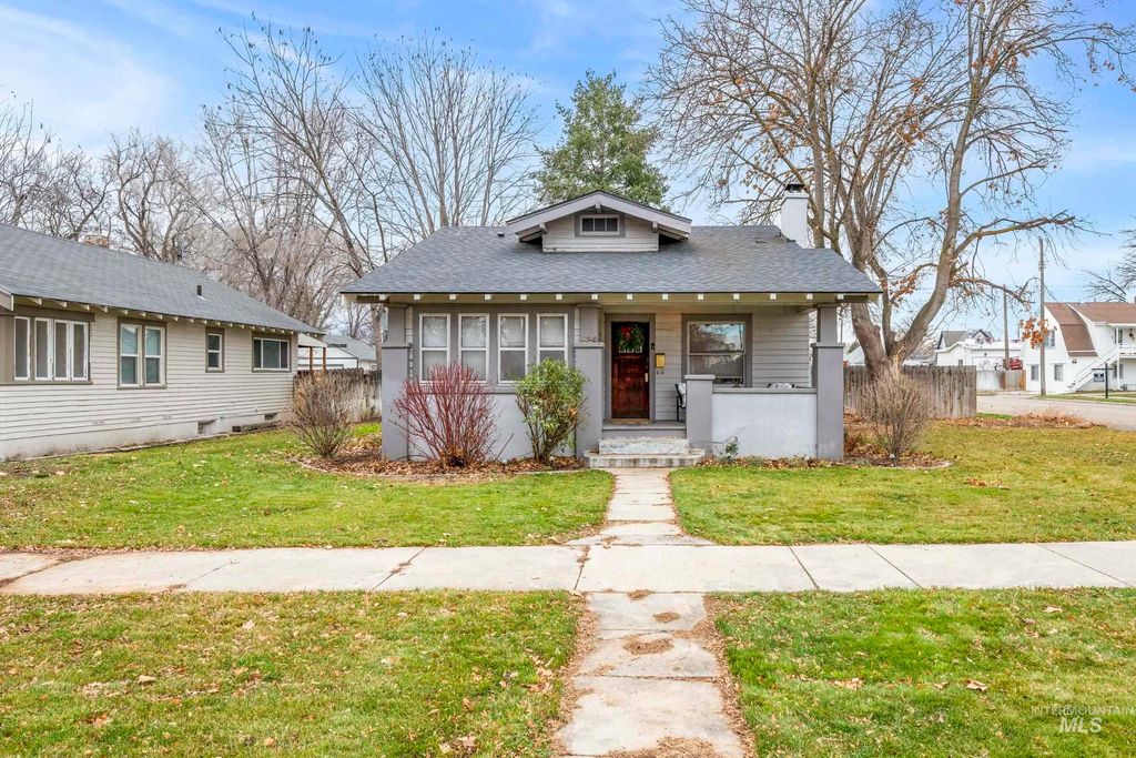 Photo of 824 10th Ave S Ave, Nampa, ID 83651 (MLS # 98970997)