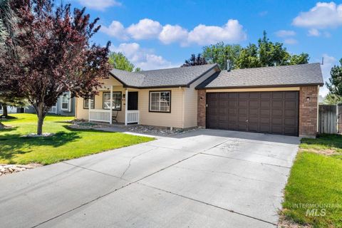 Photo of 213 Boardwalk Way, Middleton, ID 83644 (MLS # 98990090)