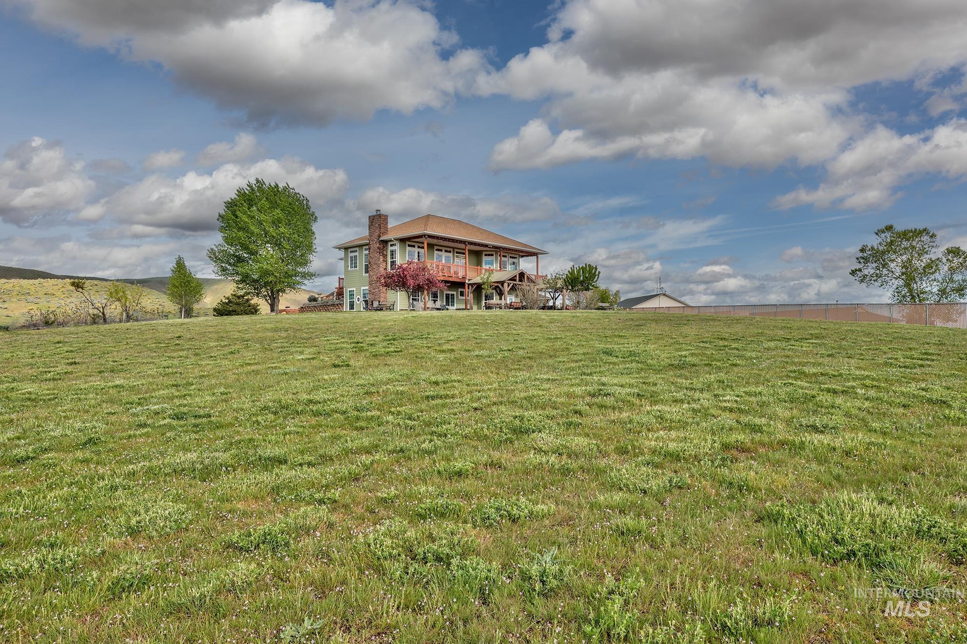 View of grassy yard