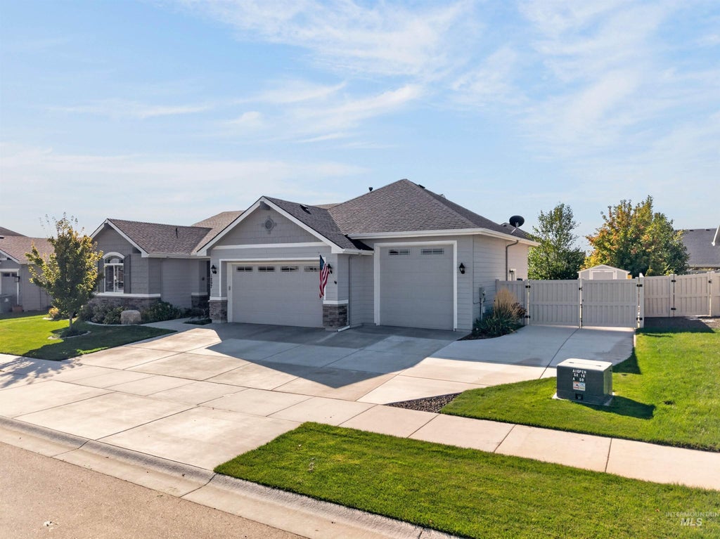 Photo of 1297 W Six Shooter St, Middleton, ID 83644 (MLS # 99001778)