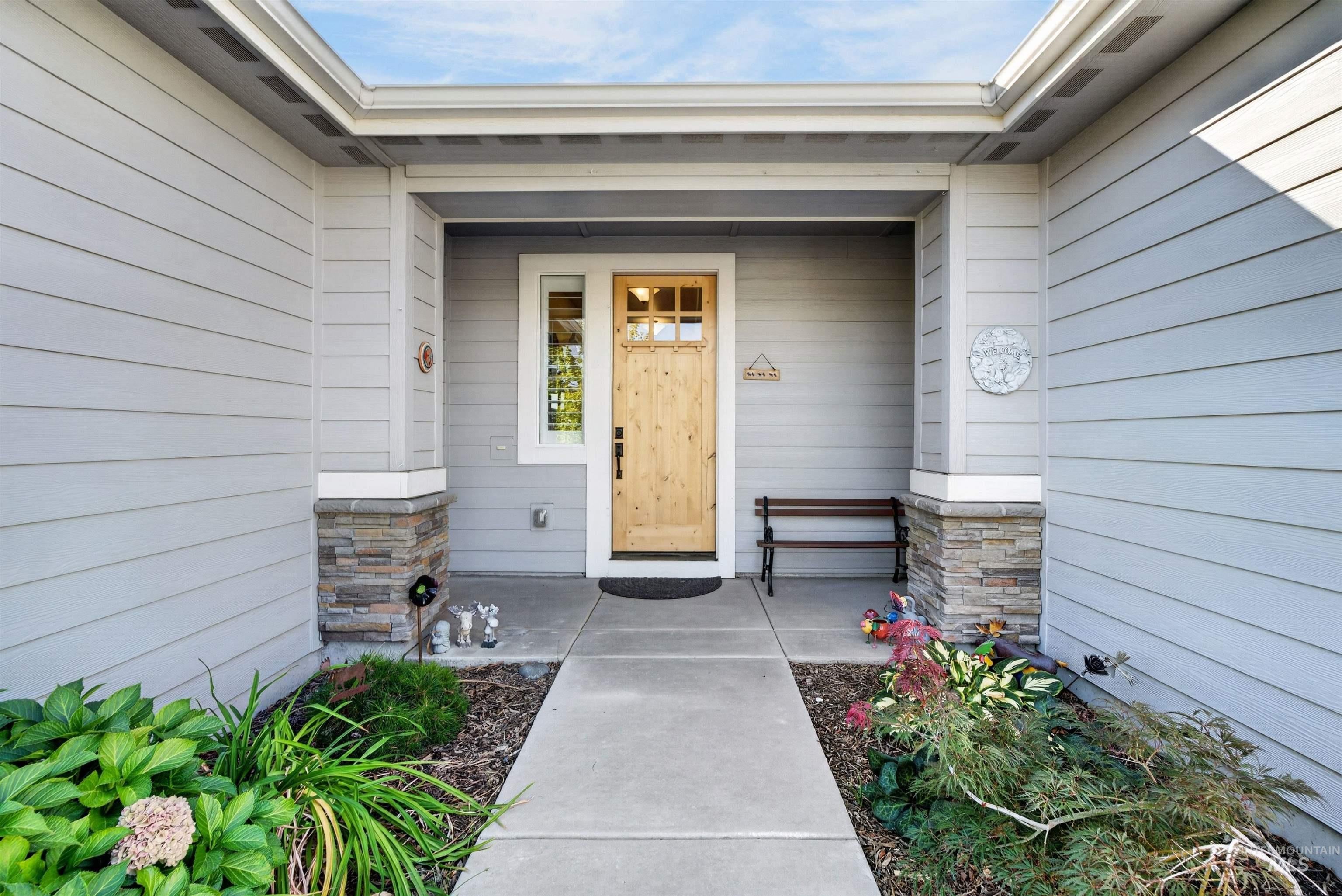 1297 W Six Shooter St