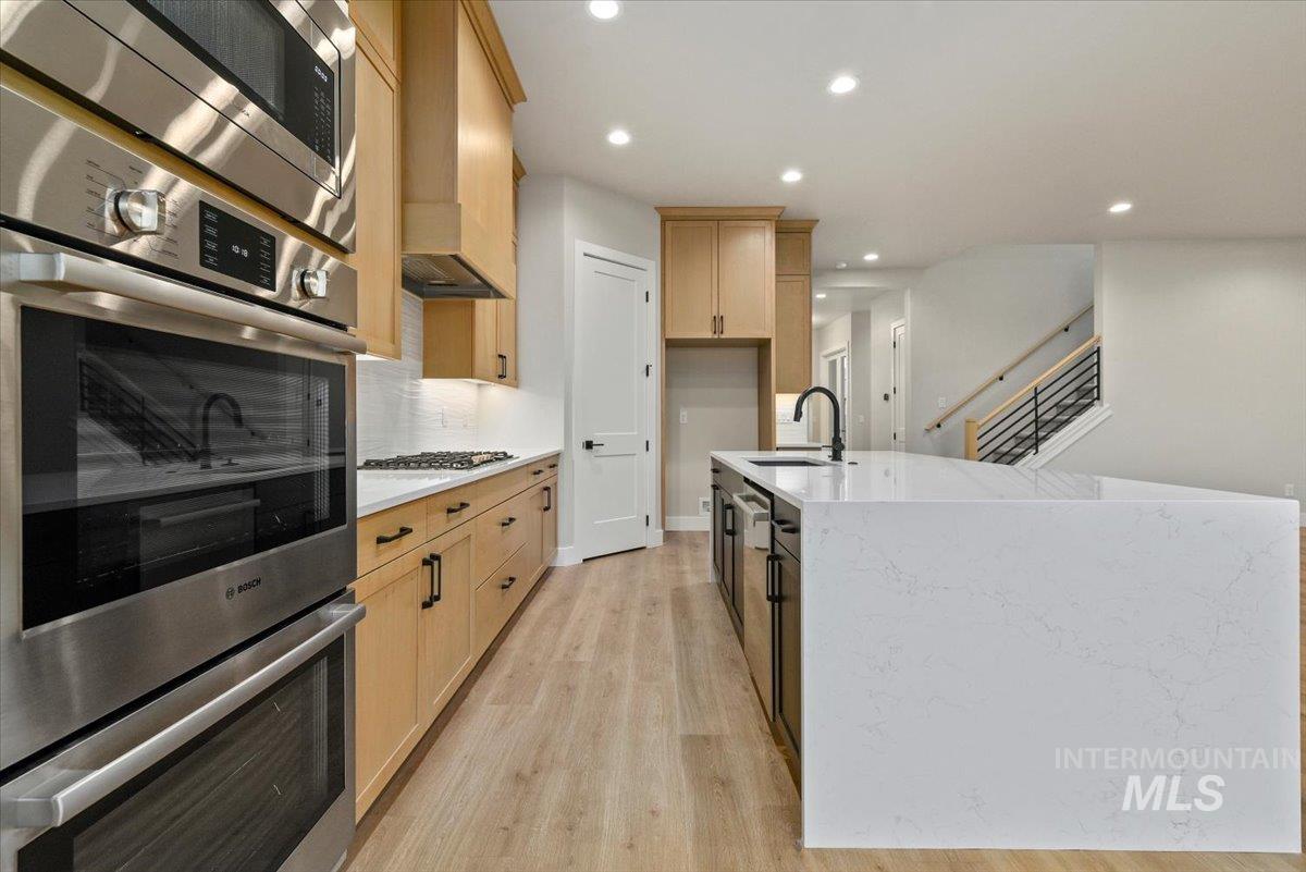 7660 W Old School St