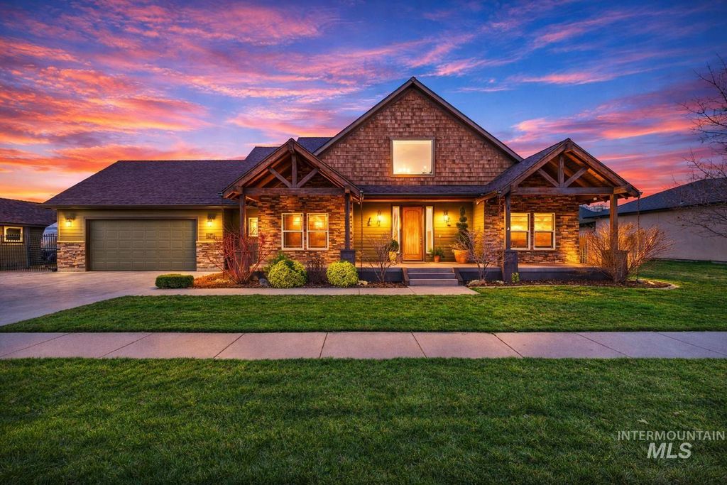 Photo of 1785 Walnut Ave, Fruitland, ID 83619 (MLS # 98976888)