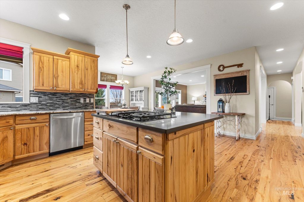 Photo of 1785 Walnut Ave, Fruitland, ID 83619 (MLS # 98976888)