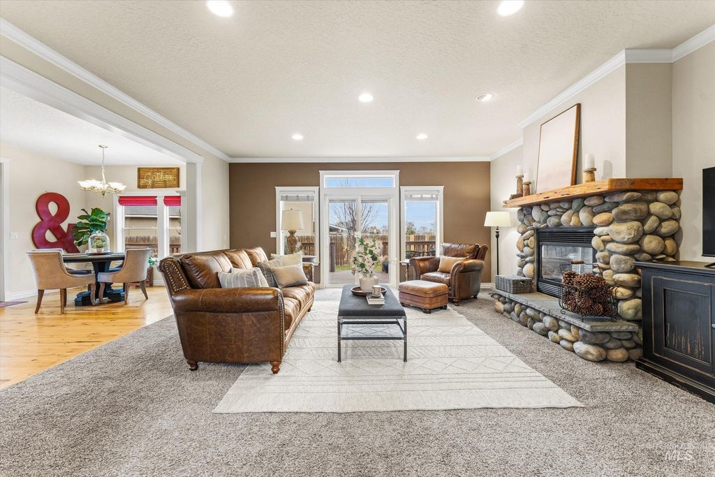 Photo of 1785 Walnut Ave, Fruitland, ID 83619 (MLS # 98976888)