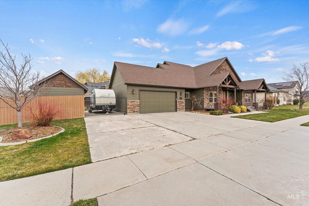 Photo of 1785 Walnut Ave, Fruitland, ID 83619 (MLS # 98976888)