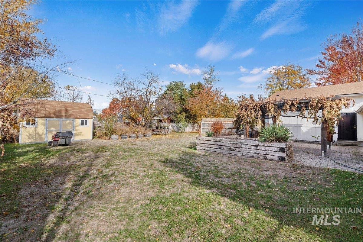 View of yard with an outdoor structure