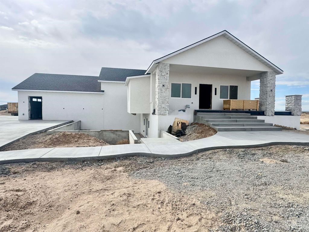 Photo of 1951 E Bonanza Ct, Mountain Home, ID 83647 (MLS # 98954919)