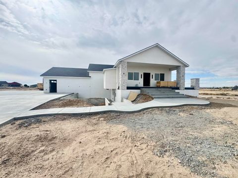 Photo of 1951 E Bonanza Ct, Mountain Home, ID 83647 (MLS # 98954919)