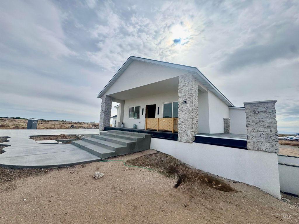 Photo of 1951 E Bonanza Ct, Mountain Home, ID 83647 (MLS # 98954919)