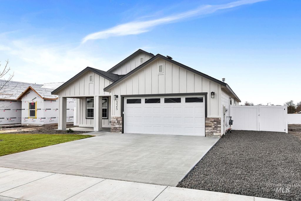 Photo of 325 N 12th St, Parma, ID 83660 (MLS # 98975090)