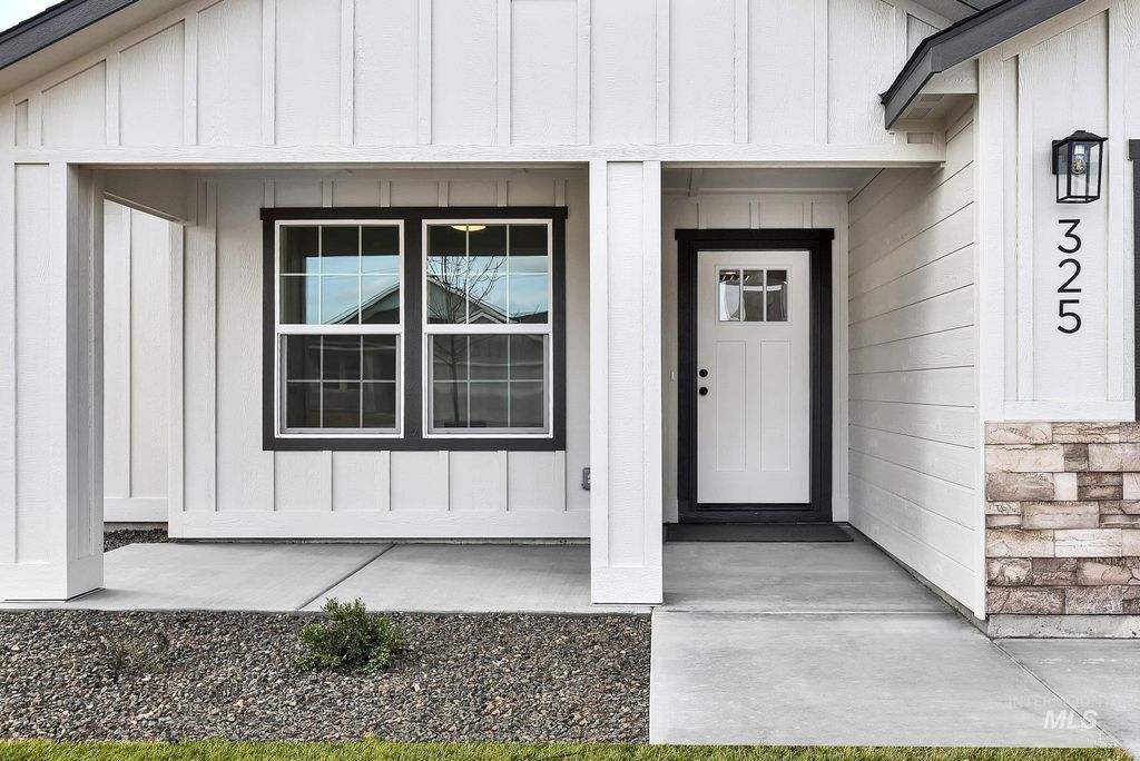 Photo of 325 N 12th St, Parma, ID 83660 (MLS # 98975090)