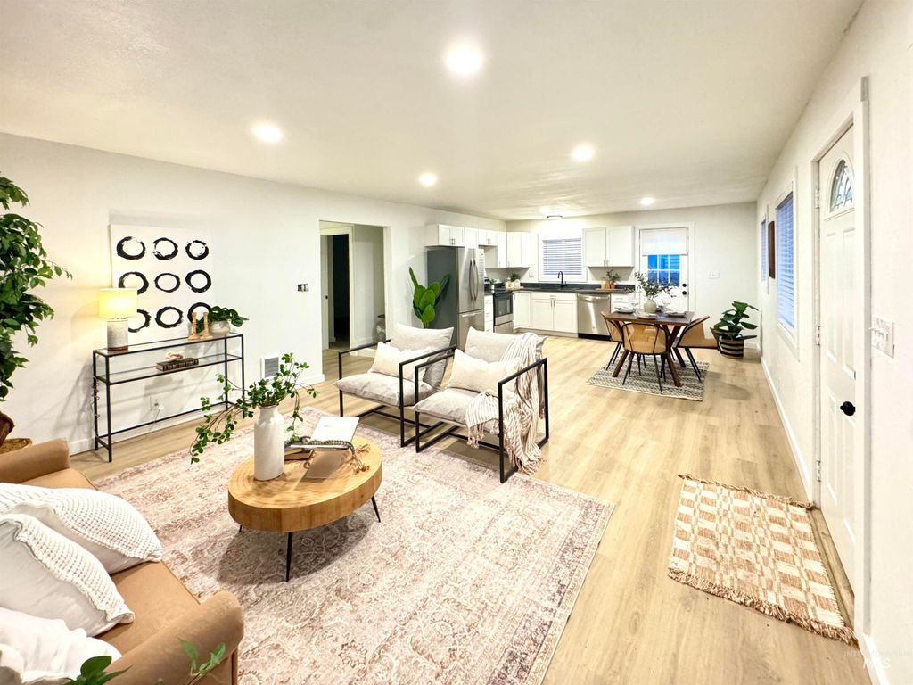 Photo of 204 E Idaho St, Paul, ID 83347 (MLS # 98976810)