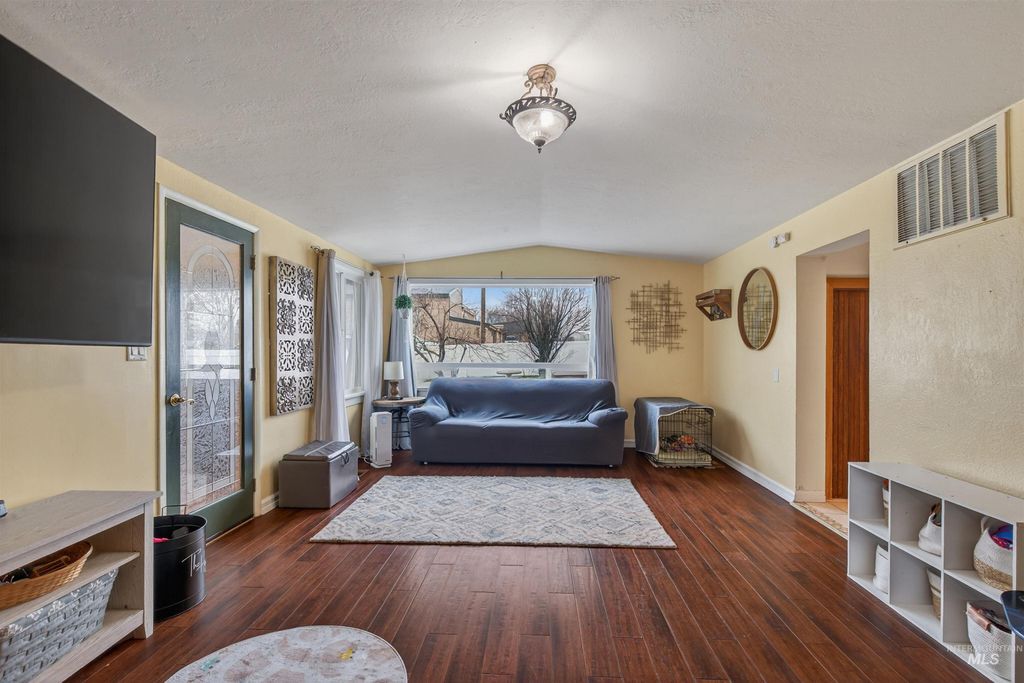 Photo of 1266 Poplar St, Clarkston, WA 99403 (MLS # 98977020)