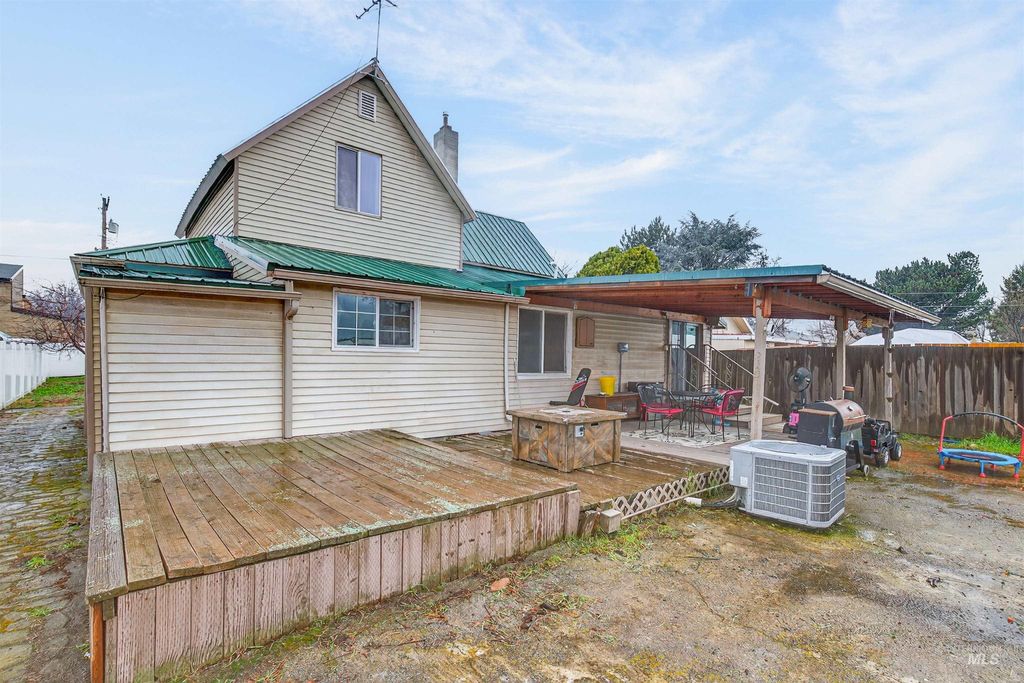 Photo of 1266 Poplar St, Clarkston, WA 99403 (MLS # 98977020)