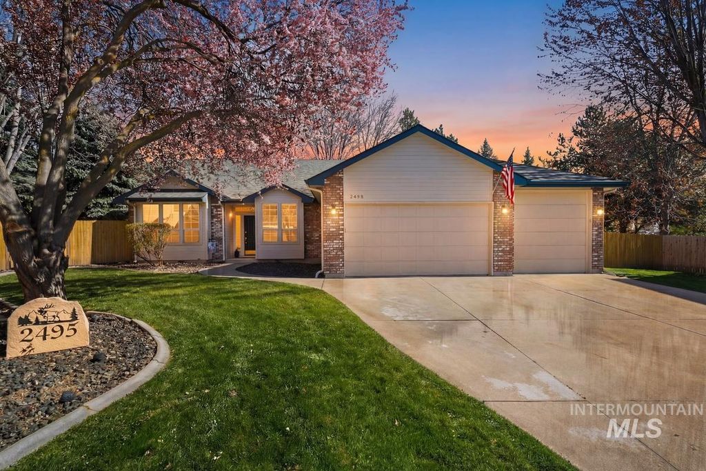 Photo of 2495 E Ashbrook Ct, Eagle, ID 83616 (MLS # 98980020)