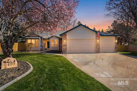 Photo of 2495 E Ashbrook Ct, Eagle, ID 83616 (MLS # 98980020)