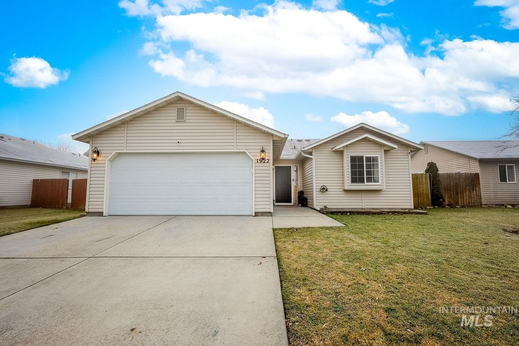 Photo of 1922 Hasbrook St, Caldwell, ID 83607 (MLS # 98971752)