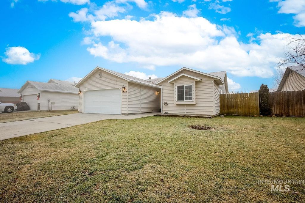 Photo of 1922 Hasbrook St, Caldwell, ID 83607 (MLS # 98971752)